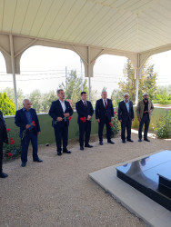 Şəhid Salahlı Vüsal Şənbə oğlunun doğum günü ilə əlaqədar məzarı ziyarət olundu