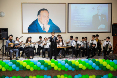 Binəqədi rayonu 276 № li tam orta məktəbdə “Konstitusiya və Suverenlik İli” çərçivəsində 15 İyun–“Milli Qurtuluş Günü”nə həsr olunmuş “Elimin dayağı,yurdumun fəxri” adlı  yaradıcılıq müsabiqəsi laureatlarının yekun konserti keçirildi