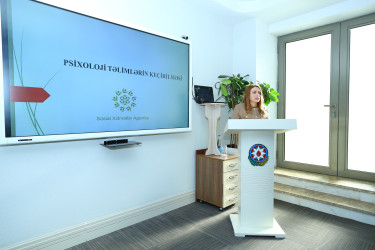 Binəqədi Rayon İcra Hakimiyyətində “Konstitusiya və Suverenlik İli” çərçivəsində  “Rayon İcra Hakimiyyətində və tabeli qurumlarda çalışan məsul şəxslərə iş fəaliyyətində stressin idarə edilməsi, ünsiyyət bacarıqlarının təkmilləşməsi və iş şəraitinə adaptasiya olunma mexanizmi” mövzusunda təlim keçirildi