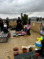 Şəhid Əmirli Əmirşah Səttar oğlunun doğum günü ilə əlaqədar məzarı ziyarət olundu