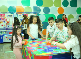 Binəqədi Rayon İcra Hakimiyyəti və Biləcəri qəsəbə Bələdiyyəsinin təşkilatçılığı ilə Heydər Əliyev adına İdman Sarayı-Konsert Kompleksində 1 İyun-“Uşaqların Beynəlxalq Müdafiəsi Günü”nə həsr olunmuş əyləncəli bayram tədbiri təşkil edildi