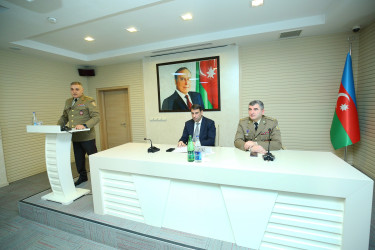 “Binəqədi rayonunda 2025-ci ildə Mülki müdafiə sahəsində görülmüş işlərin yekunları və 2026-cı ildə qarşıda duran vəzifələr” və “Yanğın təhlükəsizliyinin təmin olunmasında Fövqəladə Hallar Nazirliyi, yerli icra hakimiyyəti və özünüidarəetmə orqanlarının birgə fəaliyyəti” mövzusunda rayon müşavirəsi keçirildi