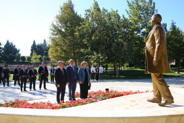 Binəqədi rayonunda “Yaşıl dünya naminə həmrəylik ili” çərçivəsində 2023-2024-cü ili əhatə təhsil ilinin yekunlarına və 5 Oktyabr - “Beynəlxalq Müəllimlər Günü”nə həsr olunmuş “Qalib ölkənin qalib gəncləri” adlı təhsil konfransı keçirildi