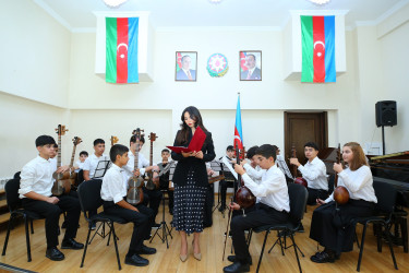 A.Məlikov adına 11 nömrəli onbirillik musiqi məktəbində Azərbaycanın dahi bəstəkarı Üzeyir Hacıbəylinin anadan olmasının 141-ci ildönümü və 18 Sentyabr – Milli Musiqi Günü münasibətilə tədbir keçirildi