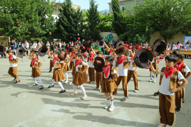 Binəqədi rayonu 143 № li tam orta məktəbdə 1 iyun- “Uşaqların Beynəlxalq Müdafiəsi Günü”nə həsr edilmiş tədbir keçirildi
