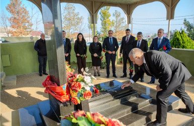 8 Noyabr- “Zəfər Günü”nün beşinci ildönümü ilə əlaqədar ölkəmizin hər yerində olduğu kimi Binəqədi rayonunda da şəhidlərimizin əziz xatirəsi böyük ehtiramla yad edildi