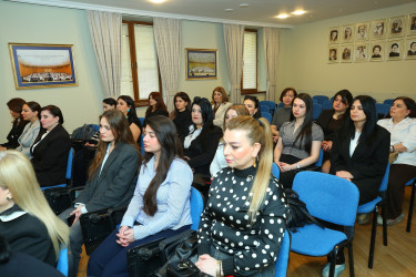 22 aprel 2026-cı il tarixində Binəqədi rayonunda Azərbaycan tibb elminin inkişafında müstəsna xidmətləri olan görkəmli alim, Əməkdar elm xadimi, tibb elmləri doktoru, professor, akademik Zərifə xanım Əliyevanın anadan olmasının 103 illiyi münasibətilə Milli Oftalmologiya Mərkəzində Xatirə muzeyinə ziyarət təşkil olundu