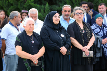 Binəqədi rayonunda Birinci Qarabağ, Aprel döyüşləri və Vətən müharibəsində şəhid olmuş qəhrəmanlarımızın əziz xatirəsinə ucaldılmış Memorial Kompleksin qarşısında 27 Sentyabr - “Anım Günü”nə həsr olunmuş ümumrayon tədbiri həyata keçirildi