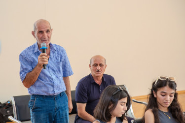 12 avqust 2025-ci il tarixində Binəqədi Rayon İcra Hakimiyyətinin başçısı Elxan Allahverdiyevin Binəqədi qəsəbəsinin sakinləri ilə səyyar qəbulu keçirildi