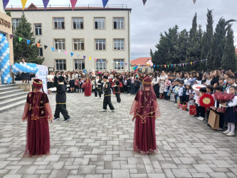 Binəqədi rayonunda fəaliyyət göstərən təhsil ocaqlarında 15 sentyabr- "Bilik Günü" qeyd edildi