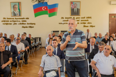 14 avqust 2025-ci il tarixində Binəqədi Rayon İcra Hakimiyyətinin başçısı Elxan Allahverdiyevin 7-ci mikrorayon sakinləri ilə səyyar qəbulu keçirildi