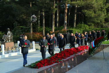 Müasir, müstəqil və qalib Azərbaycanın memarı, xalqımızın Ümummilli Lideri Heydər Əliyevin anım günü ilə əlaqədar Fəxri Xiyabanda məzarı ziyarət olunaraq əziz xatirəsi ehtiramla yad edildi