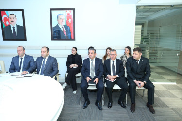 Binəqədi Rayon İcra Hakimiyyətində “Konstitusiya və Suverenlik İli” çərçivəsində  “Rayon İcra Hakimiyyətində və tabeli qurumlarda çalışan məsul şəxslərə iş fəaliyyətində stressin idarə edilməsi, ünsiyyət bacarıqlarının təkmilləşməsi və iş şəraitinə adaptasiya olunma mexanizmi” mövzusunda təlim keçirildi
