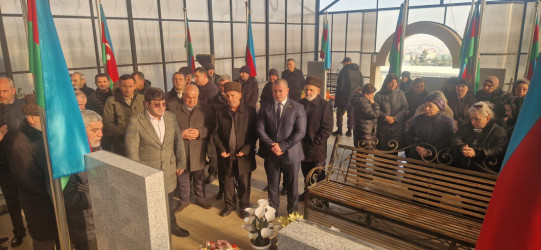 Şəhid Cabbarov Əli Baba oğlunun doğum günü ilə əlaqədar məzarı ziyarət olundu