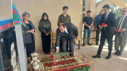 Şəhid İsmayılov Rövşən Məmmədağa oğlunun anım günü ilə əlaqədar məzarı ziyarət olundu