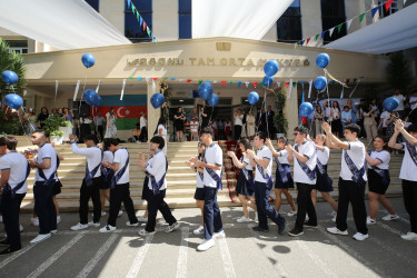 2025-2026-cı tədris ilinin başa çatması münasibətilə Binəqədi rayonunun orta ümumtəhsil müəssisələrində “Son zəng” tədbirləri keçirildi