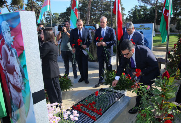 27 Sentyabr - “Anım Günü” ilə əlaqədar ölkəmizin hər yerində olduğu kimi Binəqədi rayonunda da şəhidlərimizin əziz xatirəsi böyük ehtiramla yad edildi