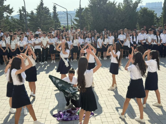 2025-2026-cı tədris ilinin başa çatması münasibətilə Binəqədi rayonunun orta ümumtəhsil müəssisələrində “Son zəng” tədbirləri keçirildi