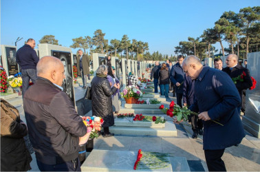 8 Noyabr- “Zəfər Günü”nün beşinci ildönümü ilə əlaqədar ölkəmizin hər yerində olduğu kimi Binəqədi rayonunda da şəhidlərimizin əziz xatirəsi böyük ehtiramla yad edildi