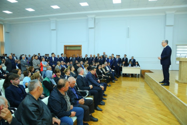 Bakı Şəhər İcra Hakimiyyətinin başçısı Eldar Əzizovun və Binəqədi Rayon İcra Hakimiyyətinin başçısı Elxan Allahverdiyevin Biləcəri qəsəbəsinin sakinləri ilə görüşü keçirildi