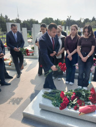 Şəhid Budaqov Rufiz Şirzad oğlunun anım günü ilə əlaqədar məzarı ziyarət olundu