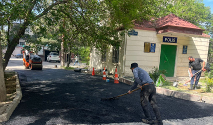 Binəqədi Rayon İcra Hakimiyyəti təşkilatçılığı ilə Azərbaycan Avtomobil Yolları Dövlət Agentliyi tərəfindən rayonun müxtəlif ərazilərində asfaltlama işləri davam etdirilir