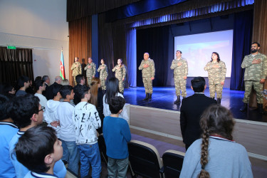 Binəqədi Rayon İcra Hakimiyyətinin təşəbbüsü və Şuşa Dövlət Musiqili Dram Teatrının təşkilatçılığı ilə “Dəmir yumruq” adlı ədəbi-bədii kompozisiya nümayiş etdirildi