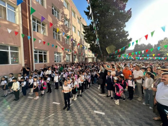 Binəqədi rayonunda fəaliyyət göstərən təhsil ocaqlarında da "15 sentyabr - Bilik Günü" qeyd edildi