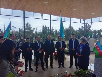 Şəhid İsmayılov Rövşən Məmmədağa oğlunun şəhadətinin ildönümü ilə əlaqədar məzarı ziyarət olundu