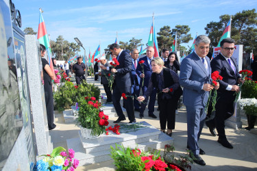 27 Sentyabr - “Anım Günü” ilə əlaqədar ölkəmizin hər yerində olduğu kimi Binəqədi rayonunda da şəhidlərimizin əziz xatirəsi böyük ehtiramla yad edildi