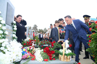 Şəhid Şadmanov Əkrəm Yunus oğlunun şəhadətinin birinci ildönümü ilə əlaqədar 2-ci Fəxri Xiyabanda qəbirüstü abidəsi ziyarət olundu