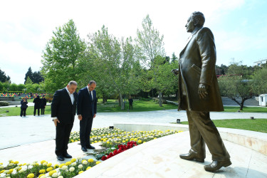 “Şəhərsalma və Memarlıq İli” çərçivəsində Binəqədi rayonunda Ümummilli Lider Heydər Əliyevin anadan olmasının 103-cü ildömümünə həsr olunmuş “TARİXİN, LİDERLİYİN VƏ XİLASKARLIĞIN HEYDƏR ƏLİYEV ZİRVƏSİ" adlı tədbir keçirildi