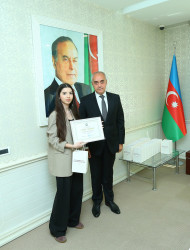“Şəhərsalma və Memarlıq İli” çərçivəsində 2025-2026-cı tədris ilində ali təhsil müəssisələrinə tələbə qəbulu imtahanında Binəqədi rayonu üzrə yüksək nəticə göstərən gənclərlə  görüş keçirildi