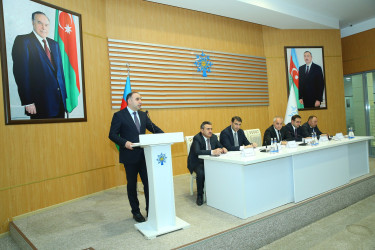 Binəqədi rayon təsərrüfatının 2025-2026-cı illərin payız-qış mövsümünə hazırlığın vəziyyəti, qış aylarında Rayon İcra Hakimiyyətinin, təsərrüfat xidmətlərinin, ayrı-ayrı idarə, müəssisə və təşkilatların qarşısında duran vəzifələrə həsr olunmuş müşavirə keçirildi