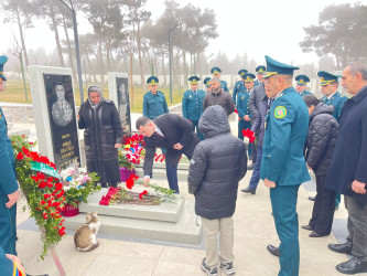 Şəhid Qasımov Abbas Rza oğlunun doğum günü ilə əlaqədar məzarı ziyarət olundu