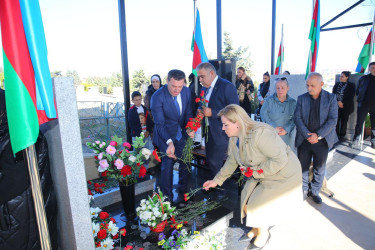 Binəqədi rayonunda 8 Noyabr - “Zəfər Günü” ilə əlaqədar şəhidlərimizin əziz xatirəsi böyük ehtiramla yad edildi