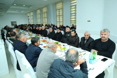 Binəqədi Rayon İcra Hakimiyyətinin təşkilatçılığı ilə Heydər Məscidində xalqımızın Ümummilli Lideri Heydər Əliyevin əziz xatirəsinə ehsan süfrəsi təşkil olundu