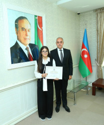 “Şəhərsalma və Memarlıq İli” çərçivəsində 2025-2026-cı tədris ilində ali təhsil müəssisələrinə tələbə qəbulu imtahanında Binəqədi rayonu üzrə yüksək nəticə göstərən gənclərlə  görüş keçirildi
