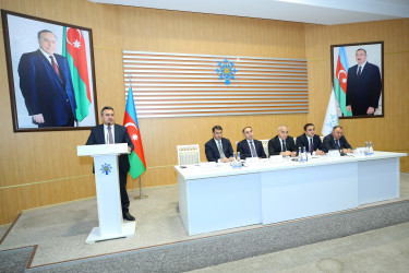Binəqədi rayon təsərrüfatının 2025-2026-cı illərin payız-qış mövsümünə hazırlığın vəziyyəti, qış aylarında Rayon İcra Hakimiyyətinin, təsərrüfat xidmətlərinin, ayrı-ayrı idarə, müəssisə və təşkilatların qarşısında duran vəzifələrə həsr olunmuş müşavirə keçirildi