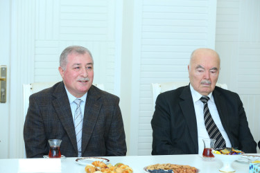 03 aprel 2026-cı il tarixində Binəqədi Rayon İcra Hakimiyyətinin inzibati binasında şəhid ailələri və qazilərlə Aprel döyüşlərinin onuncu ildönümünə həsr edilmiş görüş