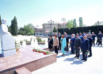 Görkəmli oftolmoloq alim, akademik Zərifə xanım Əliyevanın anadan olmasının 101-ci ildönümü münasibətilə “Zirvələrə yüksələn zərif insan ömrü” adlı tədbir 25.04.2024