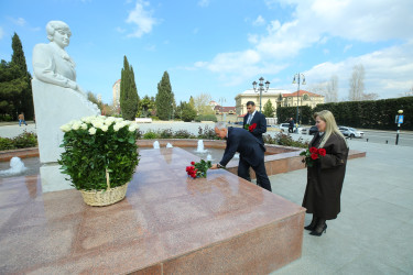 15 aprel 2026-cı il tarixində Binəqədi rayonunda əməkdar elm xadimi, tibb elmləri doktoru, görkəmli oftolmoloq-alim, akademik Zərifə xanım Əliyevanın əziz xatirəsinin rayon ictimaiyyəti tərəfindən böyük ehtiramla yad edilməsi
