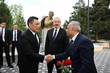 Bakının Binəqədi rayonunda Prezident İlham Əliyev və Qırğız Respublikasının Prezidenti Sadır Japarovun qırğız yazıçısı Çingiz Aytmatovun abidəsinin açılış mərasimində iştirakı 24.04.2024