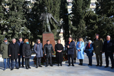 Binəqədi rayonunda dahi rumın bəstəkarı Corce Eneskunun adını daşıyan parkda Rumıniyanın Milli Mədəniyyət Günü münasibətilə tədbir  15.0.1.2024