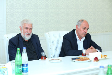 03 aprel 2026-cı il tarixində Binəqədi Rayon İcra Hakimiyyətinin inzibati binasında şəhid ailələri və qazilərlə Aprel döyüşlərinin onuncu ildönümünə həsr edilmiş görüş