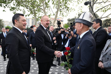 Bakının Binəqədi rayonunda Prezident İlham Əliyev və Qırğız Respublikasının Prezidenti Sadır Japarovun qırğız yazıçısı Çingiz Aytmatovun abidəsinin açılış mərasimində iştirakı 24.04.2024