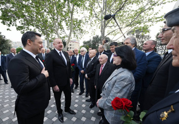 Bakının Binəqədi rayonunda Prezident İlham Əliyev və Qırğız Respublikasının Prezidenti Sadır Japarovun qırğız yazıçısı Çingiz Aytmatovun abidəsinin açılış mərasimində iştirakı 24.04.2024