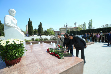 28 aprel 2026-cı il tarixində Binəqədi rayonunda yerləşən akademik Zərifə Əliyeva adına istirahət parkında görkəmli alim, Əməkdar elm xadimi, tibb elmləri doktoru, professor, akademik Zərifə xanım Əliyevanın anadan olmasının 103 illiyi münasibətilə abidəsinin ziyarət olunması