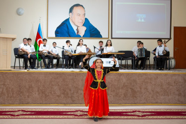 Ümummilli lider Heydər Əliyevin anadan olmasının 101-ci ildönümünə həsr olunmuş Binəqədi rayon məktəbliləri arasında keçirilən “Bir Dahi doğulub gəldi dünyaya” adlı yaradıcılıq müsabiqəsinin yekun konserti  12.06.2024