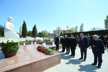 28 aprel 2026-cı il tarixində Binəqədi rayonunda yerləşən akademik Zərifə Əliyeva adına istirahət parkında görkəmli alim, Əməkdar elm xadimi, tibb elmləri doktoru, professor, akademik Zərifə xanım Əliyevanın anadan olmasının 103 illiyi münasibətilə abidəsinin ziyarət olunması
